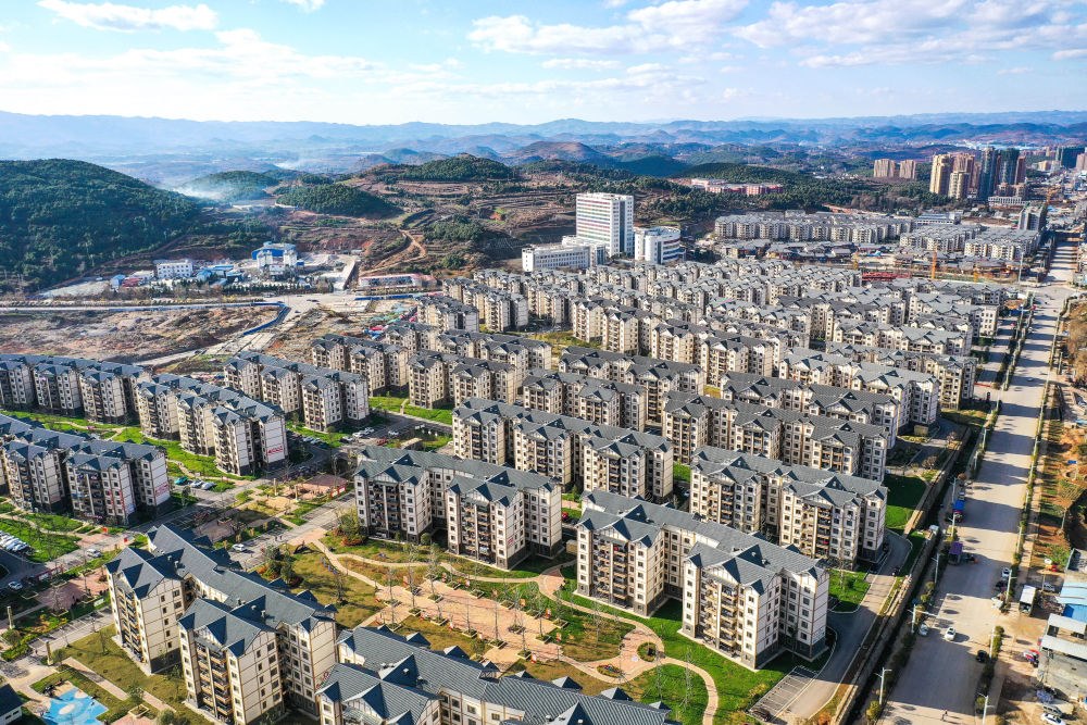 貴州省威寧縣五里崗街道朝陽新城易地扶貧搬遷安置小區(qū)（2021年11月28日攝，無人機照片）。新華社記者 楊文斌 攝