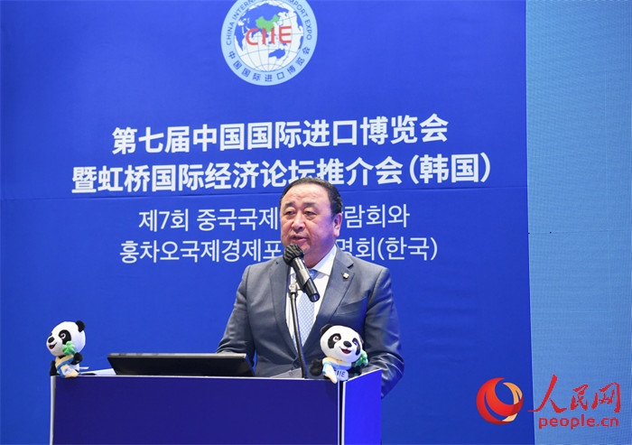 中國國際進口博覽局黨委書記、副局長孫成海致辭。 人民網(wǎng) 程安康攝