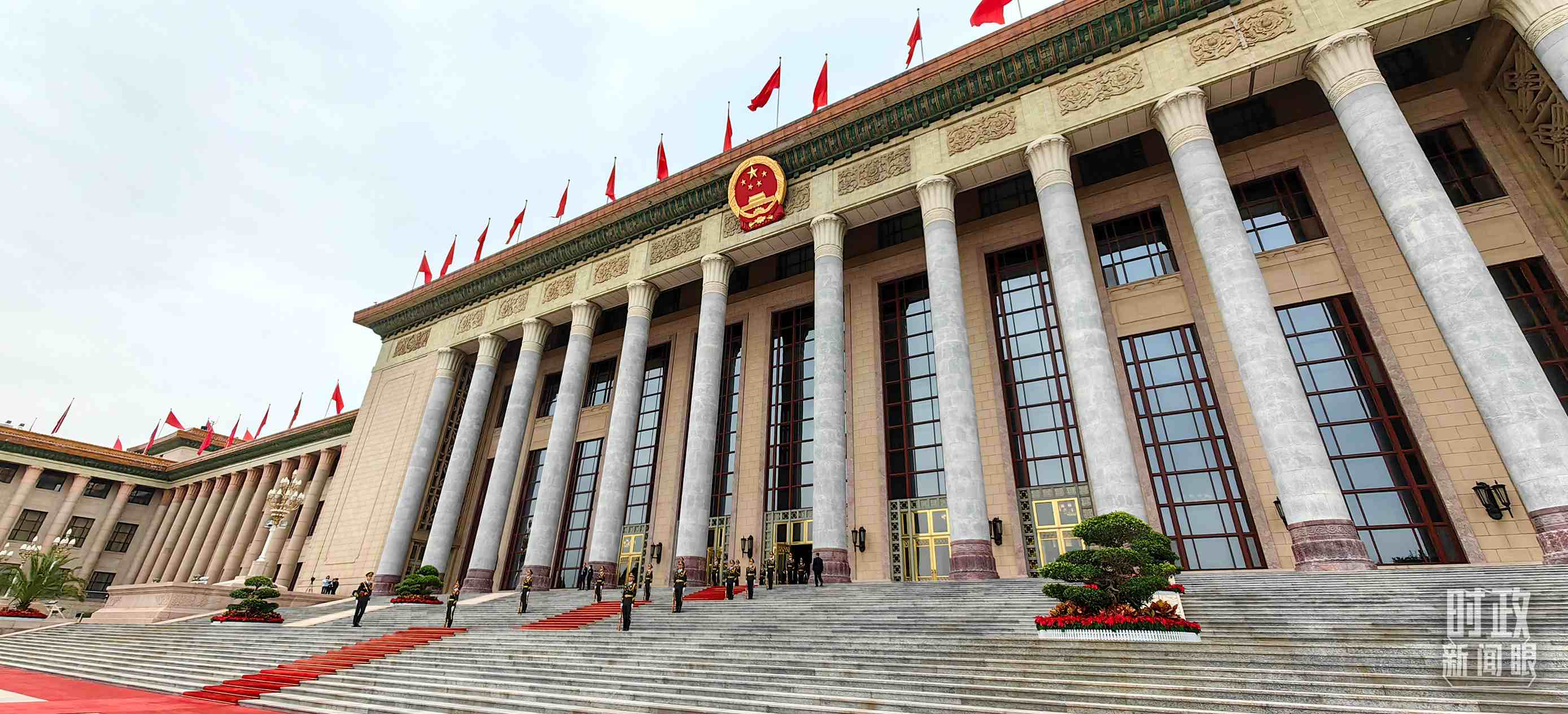 △人民大會堂東門外廣場。（總臺央視記者段德文拍攝）