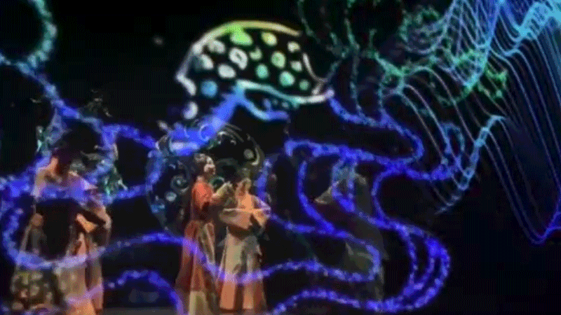 馬王堆復(fù)原動(dòng)態(tài)展《一念·辛追夢(mèng)》以多媒體視覺(jué)影像，為觀眾提供沉浸式視聽感受。