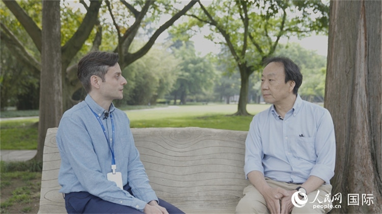 三星堆博物館館長雷雨接受人民網(wǎng)采訪。人民網(wǎng)記者 張榮攝