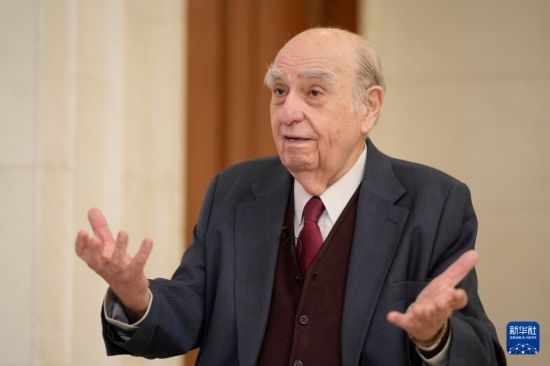  5月17日，烏拉圭前總統(tǒng)胡利奧·瑪麗亞·桑吉內(nèi)蒂在蒙得維的亞接受新華社記者專訪。新華社發(fā)（尼古拉斯·塞拉亞攝）