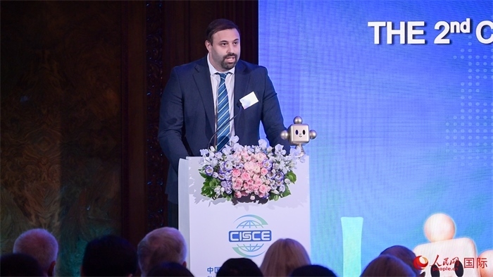 英國(guó)48家集團(tuán)俱樂(lè)部主席杰克·佩里致辭。人民網(wǎng) 郭錦標(biāo)攝