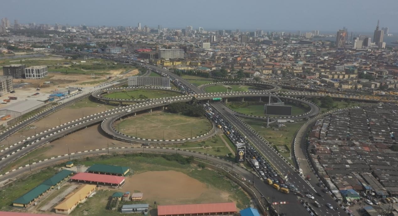 新修復(fù)的尼日利亞拉各斯三號(hào)橋鳥(niǎo)瞰圖。中國(guó)土木尼日利亞有限公司供圖