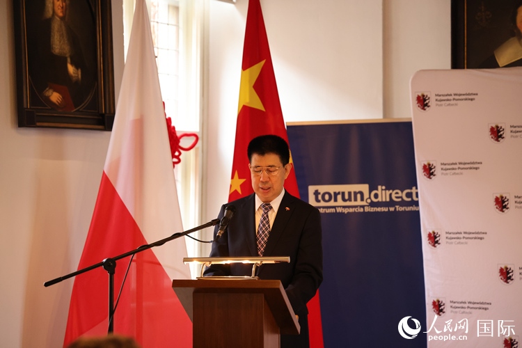 :孫霖江大使在開幕式現(xiàn)場致辭。人民網(wǎng)記者 禹麗敏攝