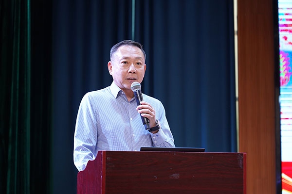 北京大鸞翔宇慈善基金會理事長、周恩來侄外孫沈清講述周恩來的讀書故事。