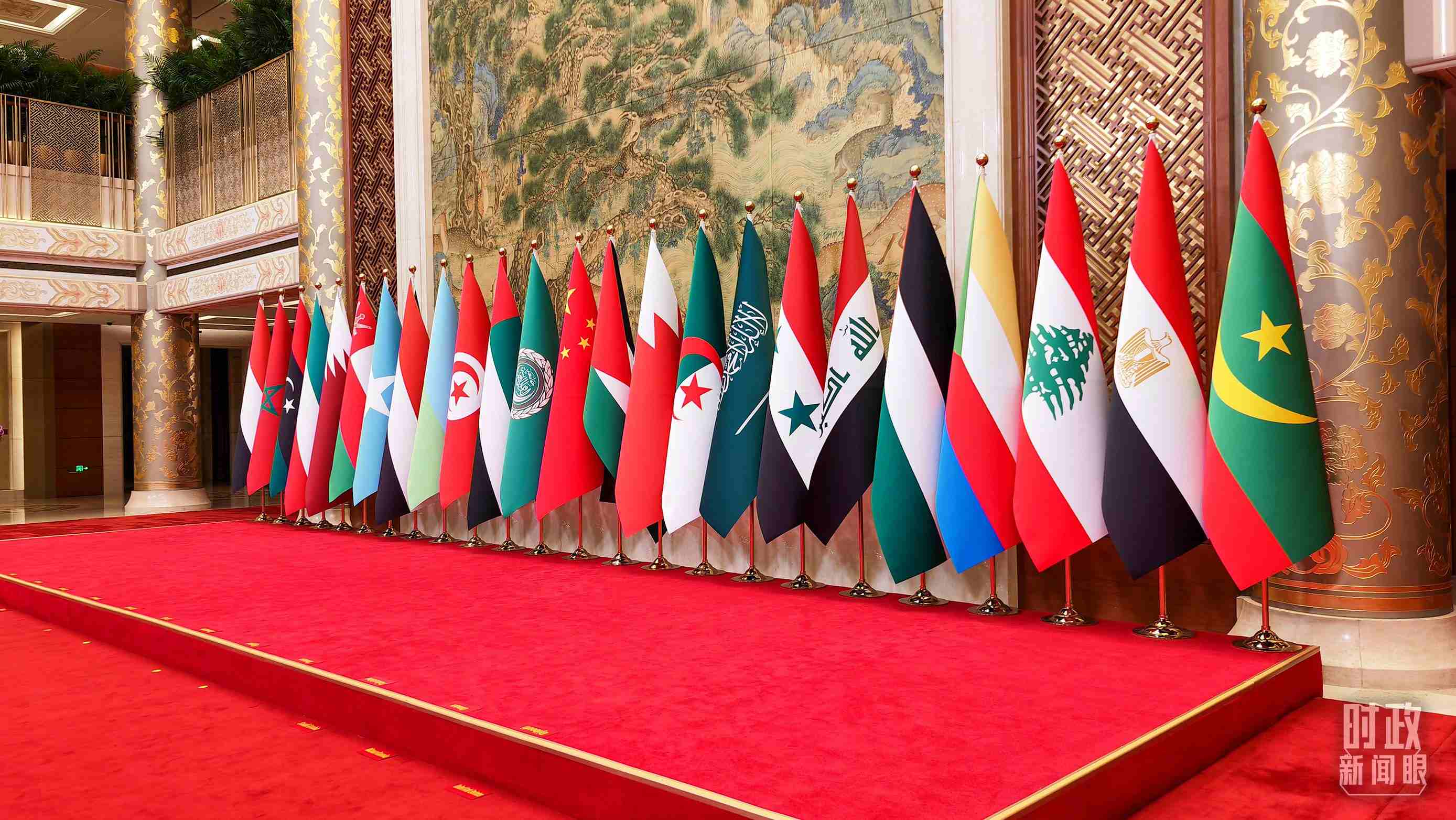 △會(huì)議現(xiàn)場的旗陣。（總臺(tái)央廣記者馬喆拍攝）