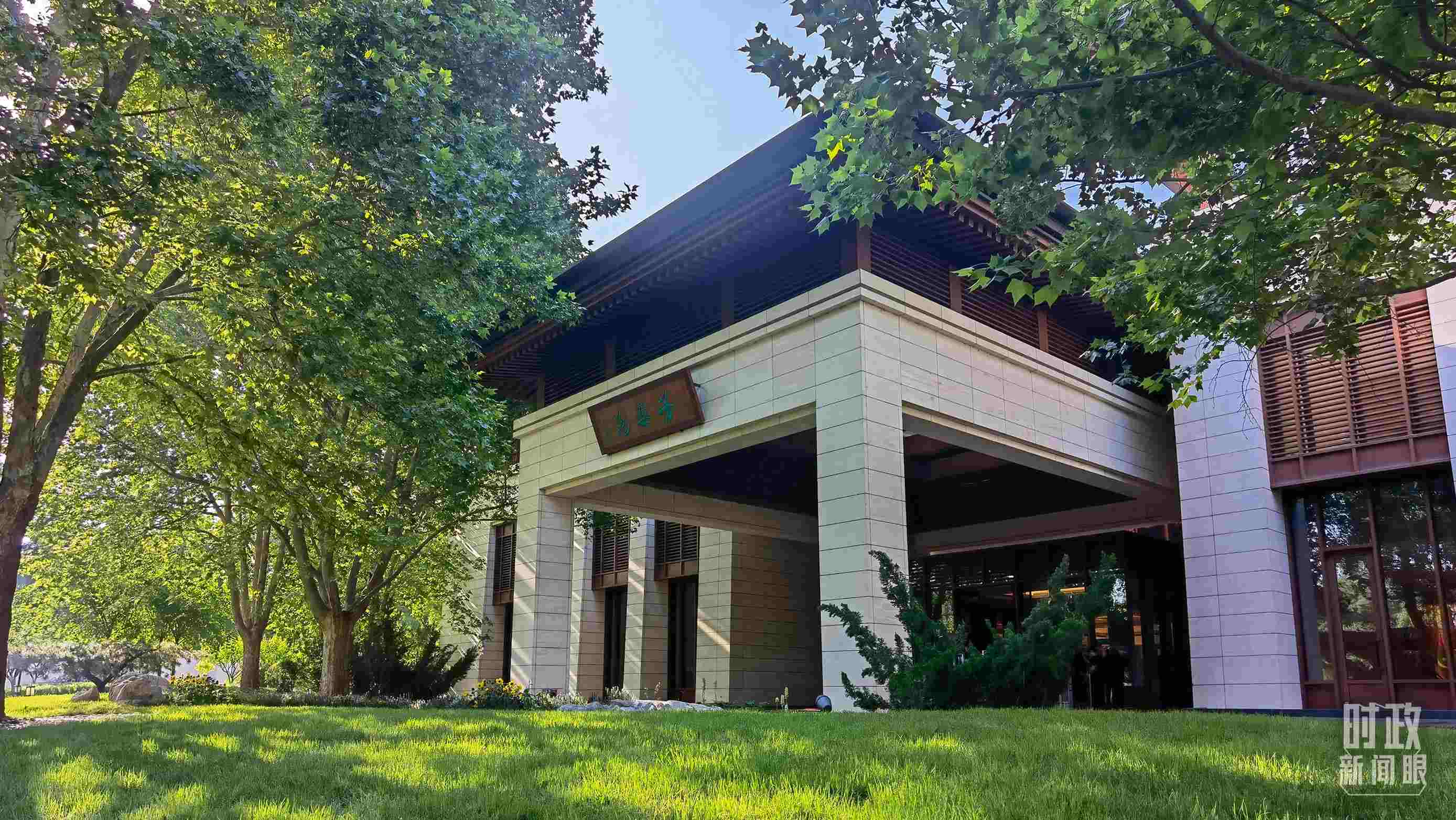 △釣魚臺(tái)芳華苑。（總臺(tái)央視記者石丞拍攝）