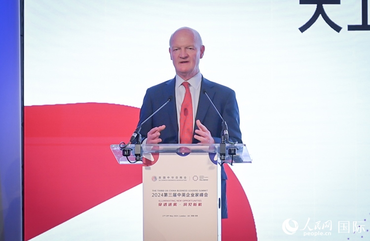 英國前負責(zé)大學(xué)與科研事務(wù)的國務(wù)大臣、英國皇家學(xué)會院士大衛(wèi)·威利茨致辭。人民網(wǎng) 郭錦標攝