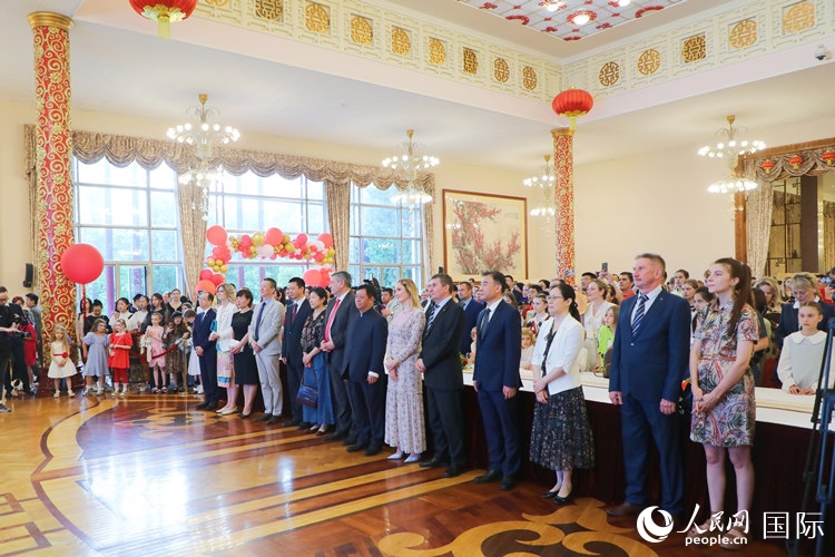 中國(guó)駐俄羅斯使館“六·一”兒童節(jié)大型招待會(huì)活動(dòng)現(xiàn)場(chǎng)。人民網(wǎng)記者 隋鑫攝