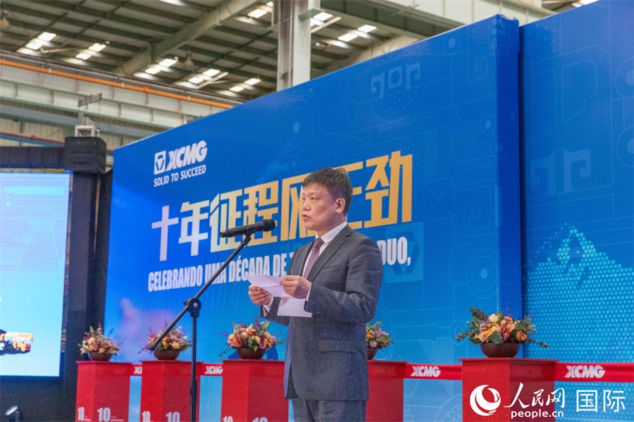 中國(guó)貿(mào)促會(huì)駐巴西代表處總代表郭英會(huì)在致辭中表示，過(guò)去十年，中巴經(jīng)貿(mào)關(guān)系迅猛發(fā)展，數(shù)百家中國(guó)企業(yè)進(jìn)入巴西，投資巴西，為巴西的經(jīng)濟(jì)建設(shè)貢獻(xiàn)中國(guó)企業(yè)的力量。 人民日?qǐng)?bào)社拉美中心分社 威廉·科埃略·維亞納攝