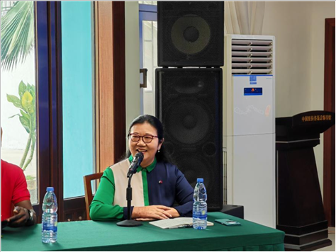 中國駐拉各斯總領(lǐng)館嚴宇清在與“拉各斯論壇之青年對話”開放日活動上致辭 駐拉各斯總領(lǐng)館供圖