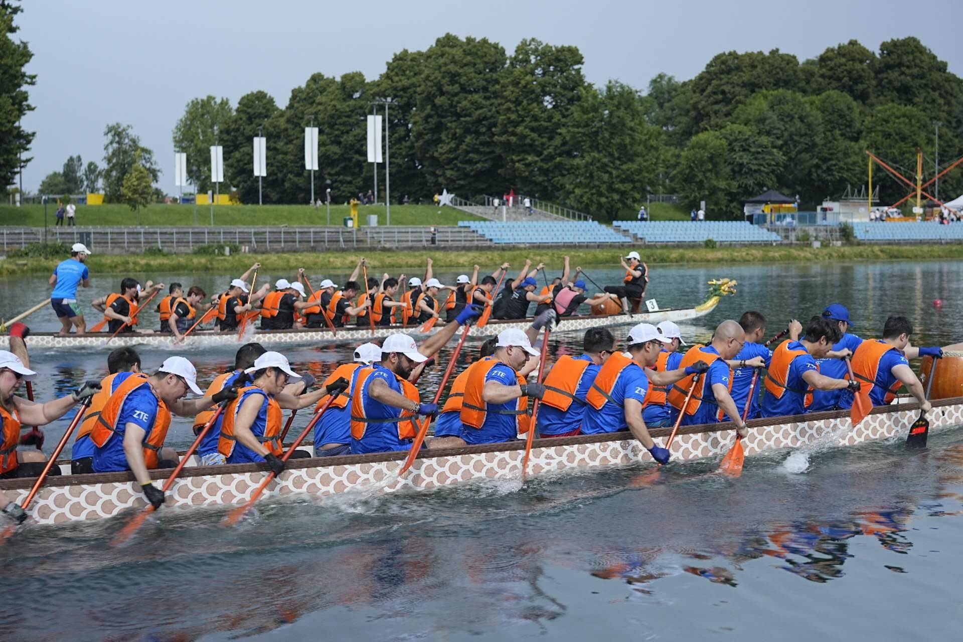 爭(zhēng)渡、爭(zhēng)渡，選手們你爭(zhēng)我奪，奮勇爭(zhēng)先。主辦方供圖