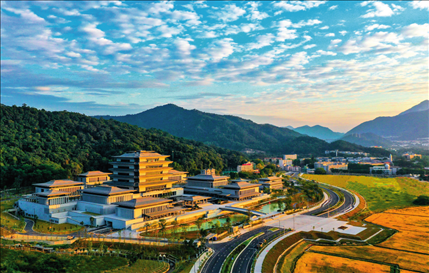 坐落于鳳凰山麓的中國國家版本館廣州分館(2023 年攝) 攝影 / 本刊