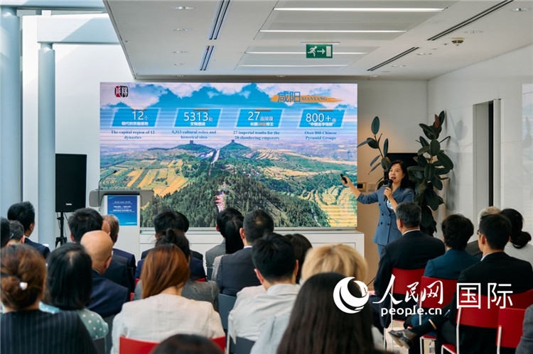 咸陽市招商局局長王苗致辭。