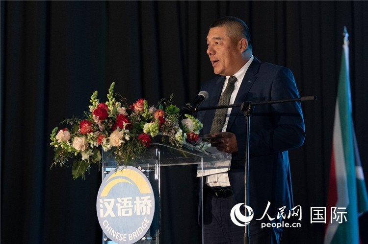 南中經(jīng)貿(mào)協(xié)會(huì)秘書(shū)長(zhǎng)韋冬澤做主旨發(fā)言。人民日?qǐng)?bào)非洲中心分社 希拉茲·莫林?jǐn)z