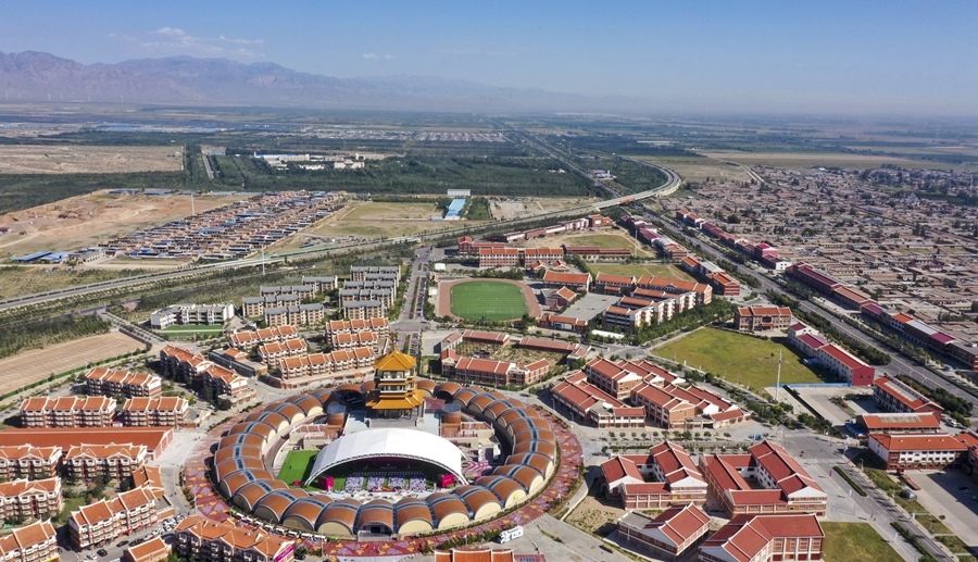 這是2022年9月7日拍攝的寧夏銀川市閩寧鎮(zhèn)（無人機照片）。新華社記者 馮開華 攝