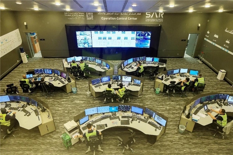 圖為運營指揮中心一景。中國鐵建供圖