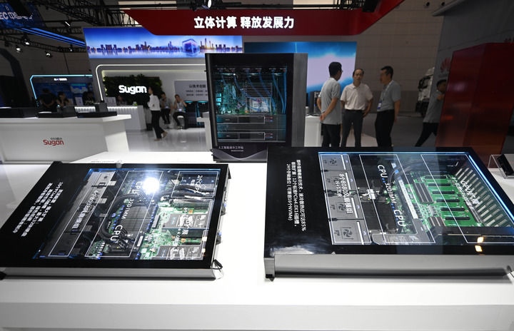 這是6月20日在博覽會上拍攝的中科曙光展區(qū)的一臺人工智能服務(wù)器。新華社記者 趙子碩 攝