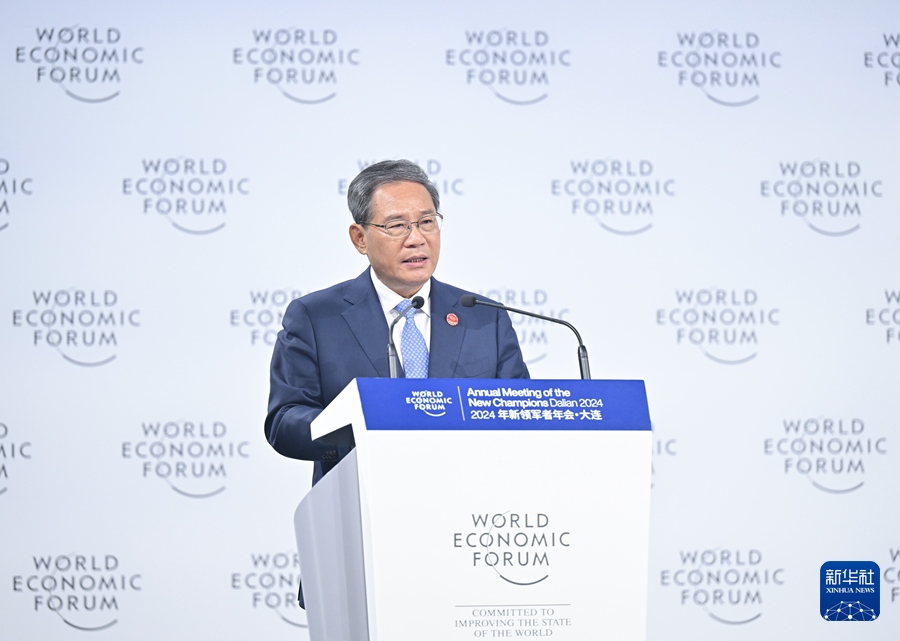 6月25日，國(guó)務(wù)院總理李強(qiáng)在大連出席2024年夏季達(dá)沃斯論壇開幕式并致辭。新華社記者 李響 攝