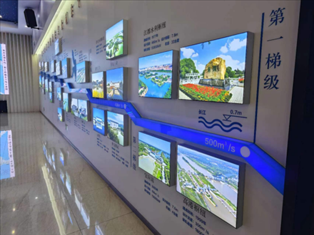 長江水跨越13級“階梯”一路北上。人民網(wǎng)記者 黃鈺攝