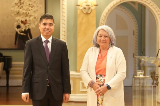 6月26日，中國(guó)駐加拿大大使王鏑向加拿大總督西蒙遞交國(guó)書。