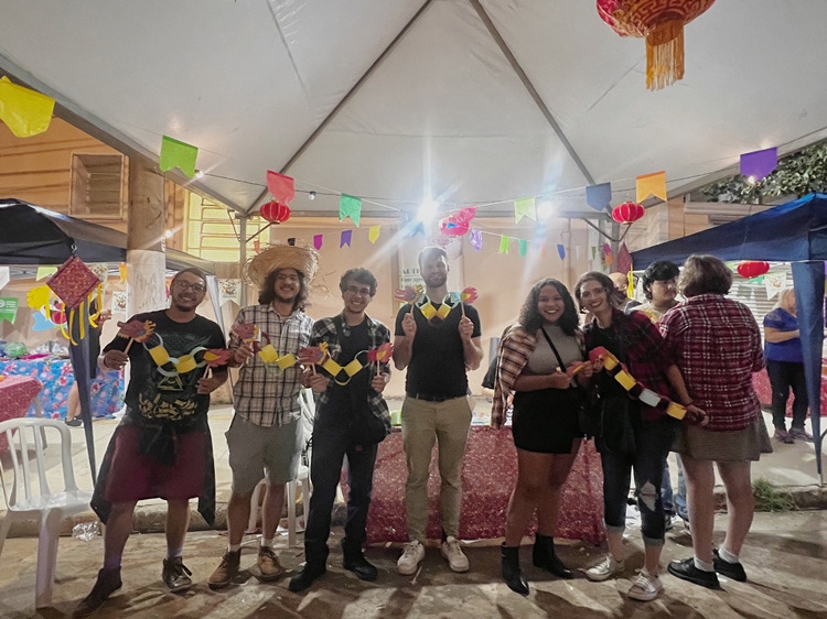 參與者體驗(yàn)文化碰撞與融合的樂趣。 圣保羅州立大學(xué)孔子學(xué)院供圖