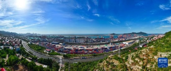 這是6月26日拍攝的中哈連云港物流合作基地（無(wú)人機(jī)照片）。新華社記者 季春鵬 攝