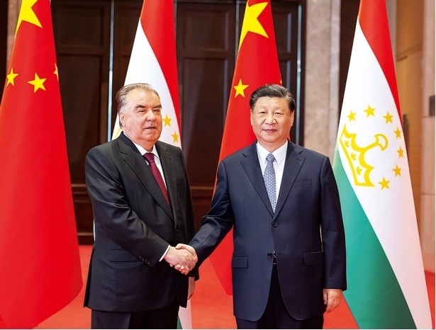 2023年5月，國家主席習(xí)近平在西安同來華出席中國—中亞峰會(huì)并進(jìn)行國事訪問的塔吉克斯坦總統(tǒng)拉赫蒙會(huì)談。新華社記者 丁海濤 攝