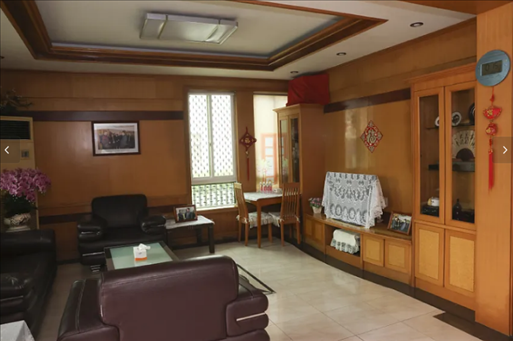 圖為魏來(lái)法家的客廳。