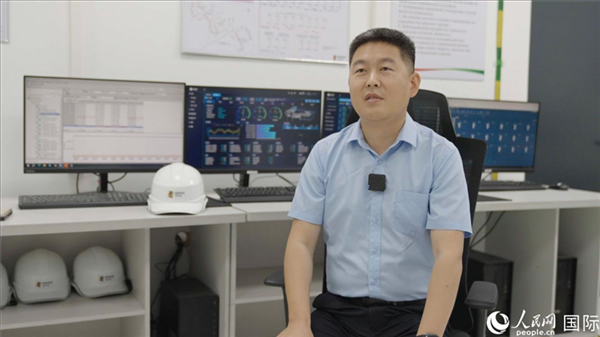 哈薩克斯坦能源投資公司副總經(jīng)理、總工程師張亮在接受人民網(wǎng)記者采訪。 人民網(wǎng)記者 葛泰佚攝