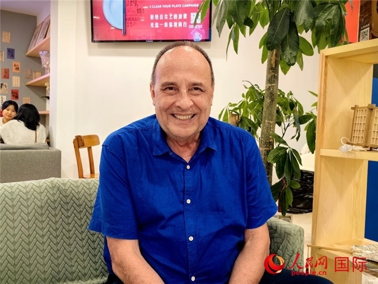 巴西坎皮納斯州立大學文學院資深教授弗朗西斯科·福特·哈德曼接受人民網(wǎng)專訪。人民網(wǎng)記者 符園園攝