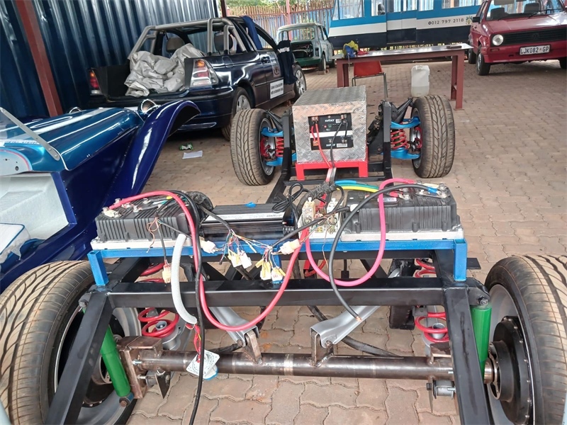 “老爺車”的跟上電動潮流。索尚古夫技術(shù)高中供圖