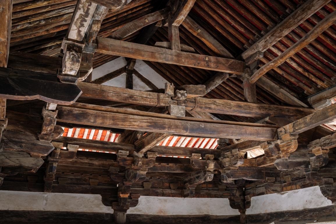 崇明寺特殊的木質(zhì)“斷梁”結(jié)構(gòu)。蘇唐詩(shī)攝