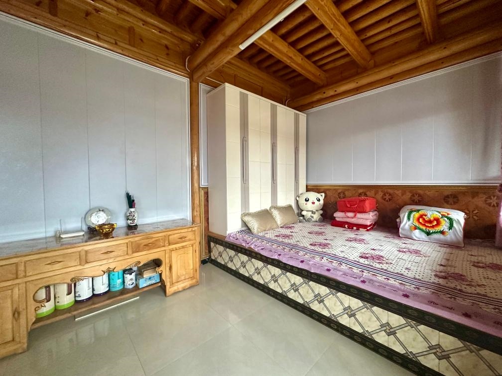 圖為7月13日拍攝的喇德燚家維修加固后的房屋一角。新華社記者 張子琪 攝