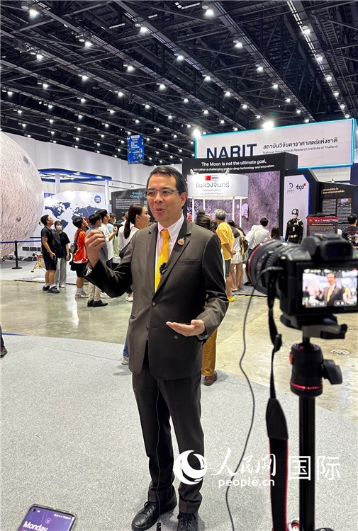 泰國國家天文研究所所長薩蘭接受采訪。人民網(wǎng)記者簡承淵攝