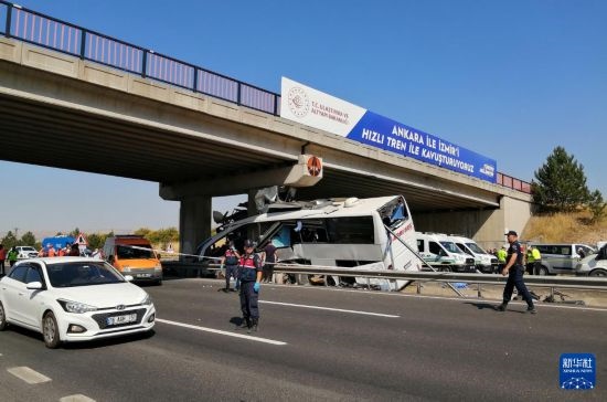 這是8月9日在土耳其安卡拉省波拉特勒拍攝的事故現(xiàn)場(chǎng)。新華社發(fā)（穆斯塔法·卡亞攝）