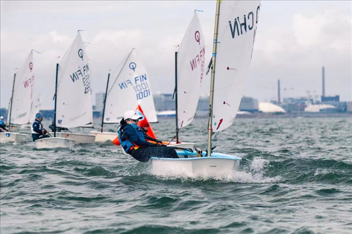 青少年感受帆船運(yùn)動的魅力 圖片來源：金牛湖奧帆中心