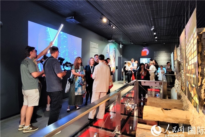 金磚國家城市主題攝影展現(xiàn)場。人民網(wǎng)記者 于宏建攝