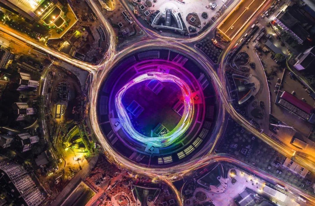 △武漢光谷正發(fā)展成為全國(guó)最大的光電子信息產(chǎn)業(yè)集群。