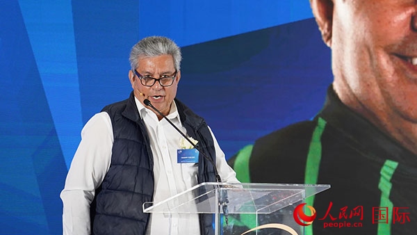 茨瓦尼市市長(zhǎng)委員會(huì)成員漢內(nèi)斯·科茲致辭。人民網(wǎng) 張茜攝