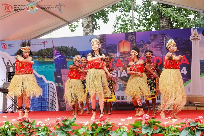 印尼在華留學生表演民族特色舞蹈。