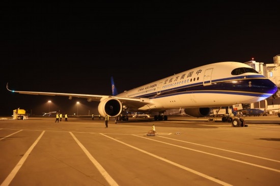 2024年4月24日晚，南航沈陽-法蘭克福CZ8021首航航班在沈陽桃仙國際機(jī)場準(zhǔn)備起飛。這是國內(nèi)航司在東北地區(qū)開通的首條直飛德國定期航線。