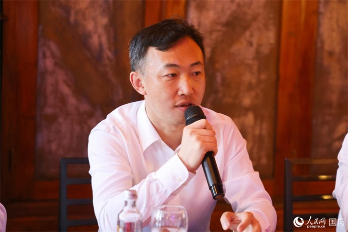 中國(guó)駐里約熱內(nèi)盧代總領(lǐng)事王海濤在座談會(huì)上致辭。人民網(wǎng)記者 陳海琪攝