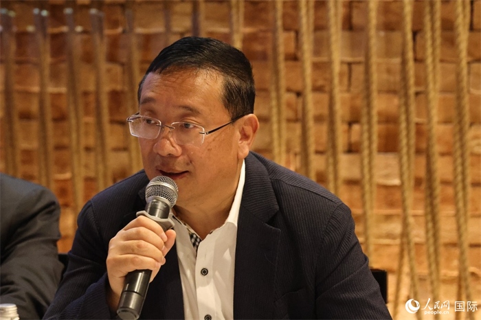 巴西文協(xié)主席上官建峰在座談會上致辭。人民網(wǎng)記者 陳海琪攝