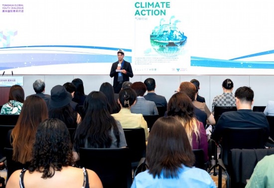 8月29日，在第二屆清華國際青年對話論壇活動上，正在清華大學(xué)攻讀藥學(xué)博士的埃及留學(xué)生阿姆爾·瓦赫巴分享中國之旅的感悟。新華社發(fā)（畢尚宏攝）