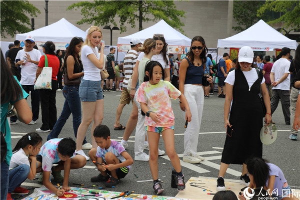 4、活動(dòng)吸引了很多小朋友參加。 人民網(wǎng)記者 李志偉攝