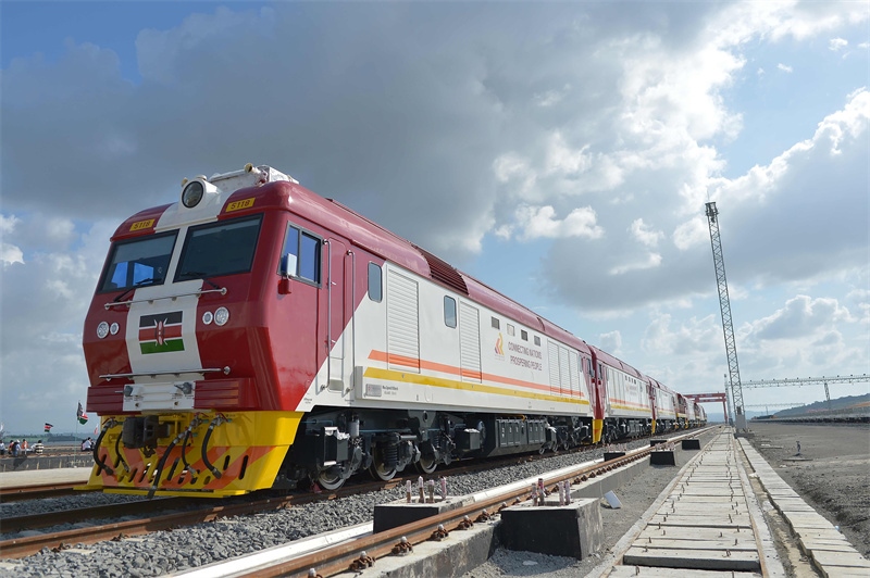 當(dāng)?shù)貢r間2017年5月30日，肯尼亞蒙巴薩，連接肯尼亞港口城市蒙巴薩和首都內(nèi)羅畢的蒙內(nèi)鐵路正式竣工通車。