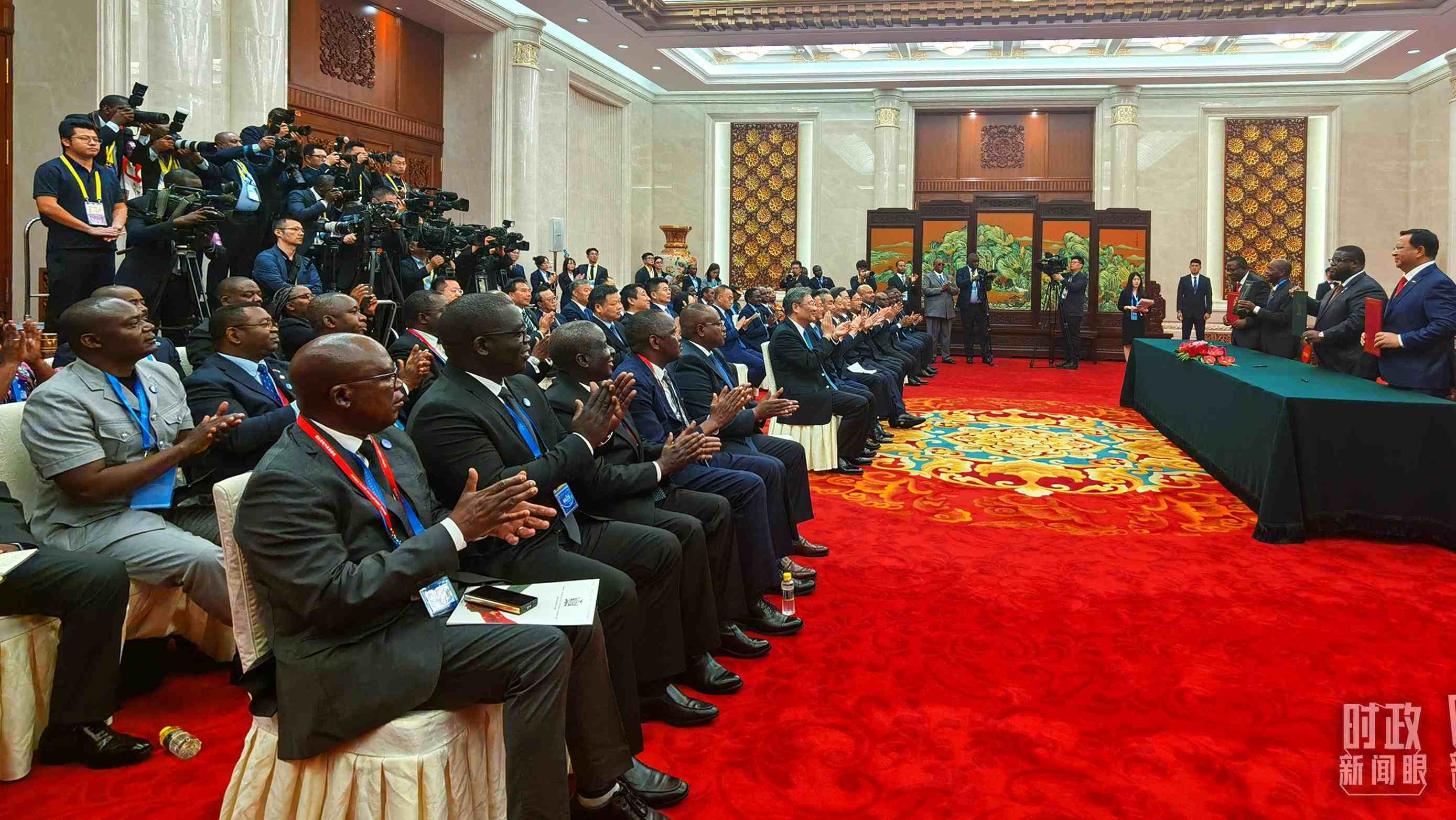 《坦贊鐵路激活項目諒解備忘錄》簽署現(xiàn)場。（總臺央視記者曹亞星拍攝）