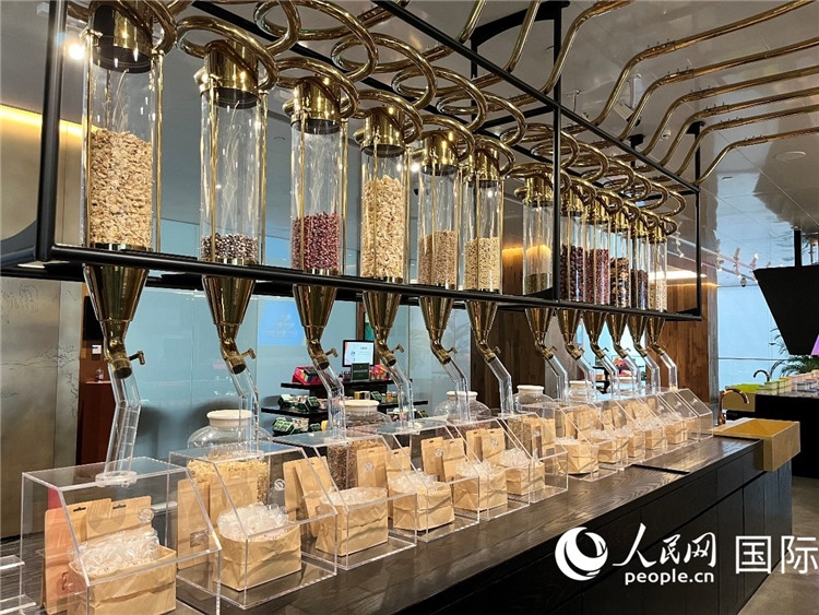 3.展示區(qū)展示的24節(jié)氣養(yǎng)生茶。（人民網(wǎng)記者陳思 攝）